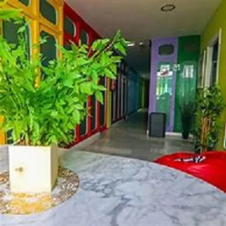 Hostal Colors Urban Plaza De La Nogalera بيت ضيافة توريمولينوس